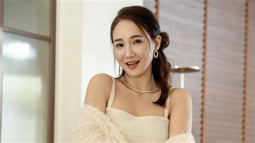 才救美魔女堵洩春光　何妤玟生日心願曝