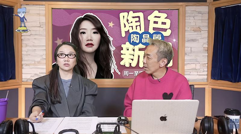 陶晶瑩（左）透露曾在機場偶遇林俊傑與女友七七，且當時已有家長同行。（圖／翻攝自飛碟聯播網YouTube）