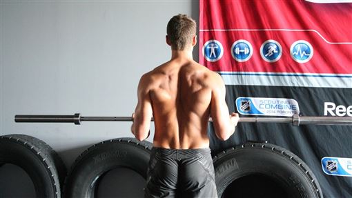 重訓時要憋氣？醫：做錯害脊椎失去支撐