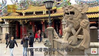 ▲雄石獅，手裡拿著錢幣。（圖／寶島神很大）