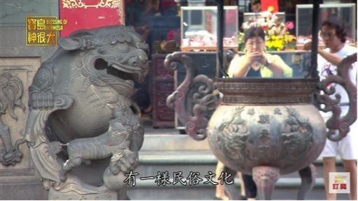 母石獅，手裡抱著小獅子。（圖／寶島神很大）