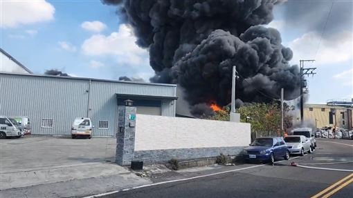 新／保全公司黑煙竄天　警消急喊支援