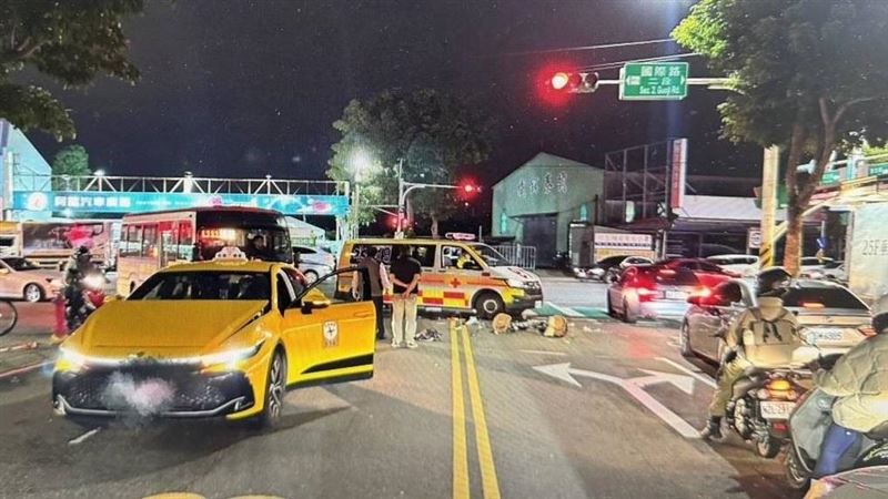 單車男斑馬線上被撞飛昏迷　驚悚影片曝光