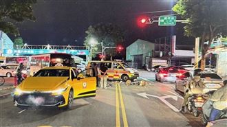 單車男斑馬線上被撞飛昏迷　驚悚影片曝光