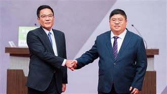 戰火燒！蔡易餘諷不團結　黃榮利酸不自律