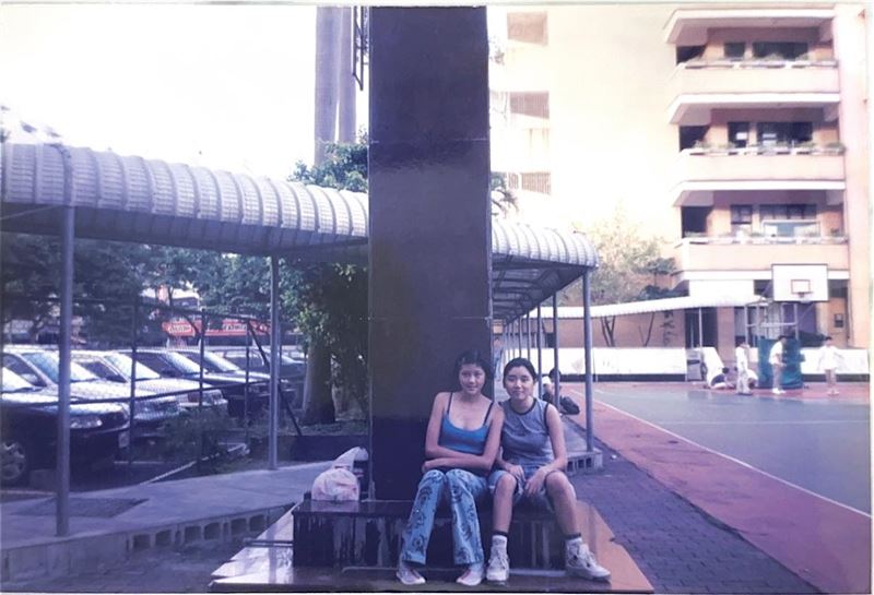 嚴立婷曬出高中時期穿著低胸運動背心打籃球的舊照。（圖／翻攝自嚴立婷 Willson &amp; Tina 臉書）