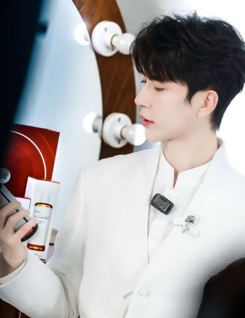 截至目前為止，該醫美品牌尚未針對後續反彈做出進一步回應，社群平台上的討論仍持續升溫。（圖／翻攝自Threads）