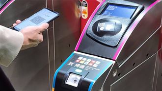 旅客刷QR乘車碼卡關？北捷：多數操作不熟