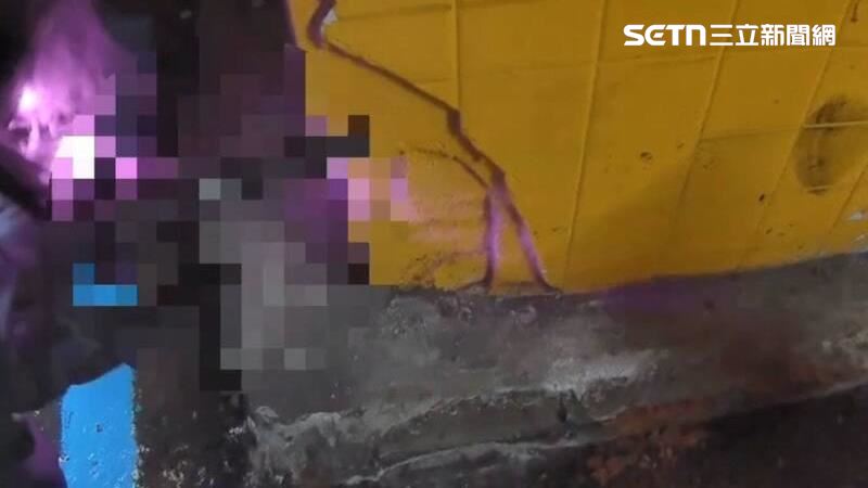 台北市大安區某商辦大樓地下停車場發現1把瓦斯玩具槍。（圖／翻攝畫面）