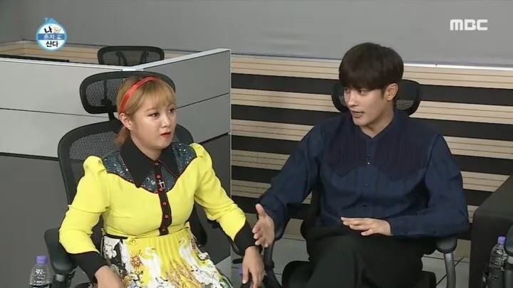 成勛（右）和朴娜勑曾因《我獨自生活》被送作堆。（圖／翻攝MBC）