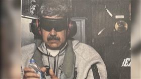 馬杜洛「雙手上銬」狼狽照曝！川普揭密：CIA 布局數月、三角洲部隊收網。(圖／翻攝@realDonaldTrump)