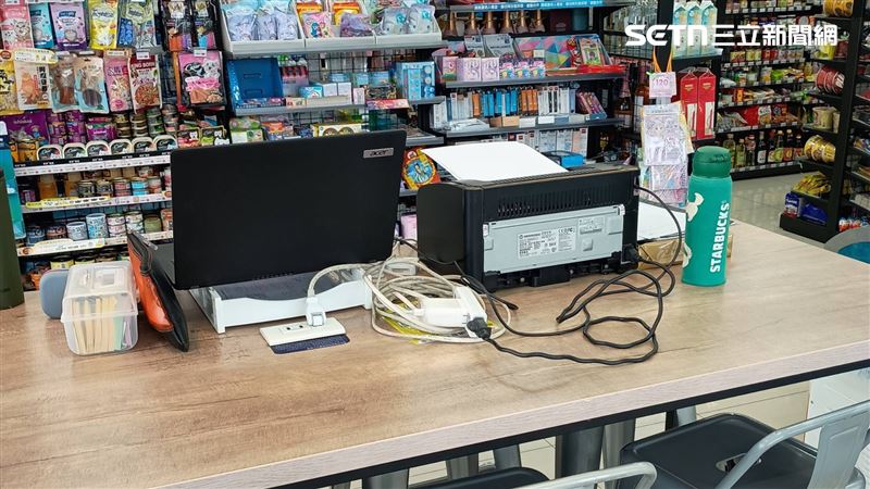 獨／超商驚見移動辦公狂充電　內行揭身分