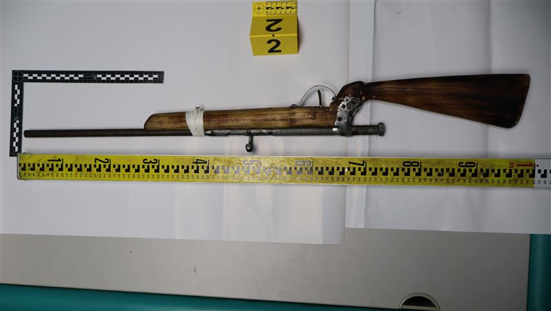 警方查扣彭男犯案的自製獵槍。（圖／翻攝畫面）