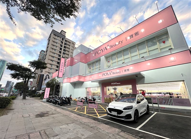 寶雅左營博愛店以月租金80萬登高雄巨蛋商圈店租王，而且雙方簽下10年長約、採階段式調漲，預估房東10年可坐收約1億租金。（圖／台灣房屋提供）