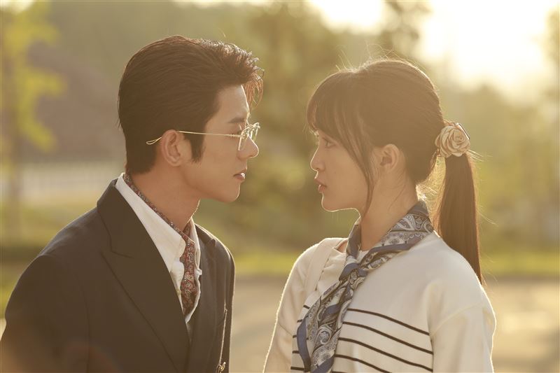 藍博（左）、廖茉汐（右）等新生代演員主演，跨越三世輪迴的情感糾葛成為全劇亮點。（圖／人間福報提供）