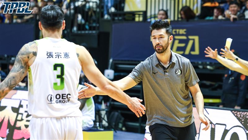 福爾摩沙夢想家張宗憲和總教練簡浩。（圖／TPBL提供）