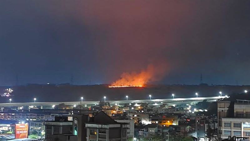 台中市沙鹿區又傳出火燒山事件。（圖／翻攝自臉書社團「清水小鎮」）