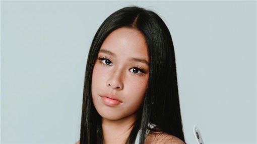 張庭愛女16歲自信曬黑皮！網友全圈粉