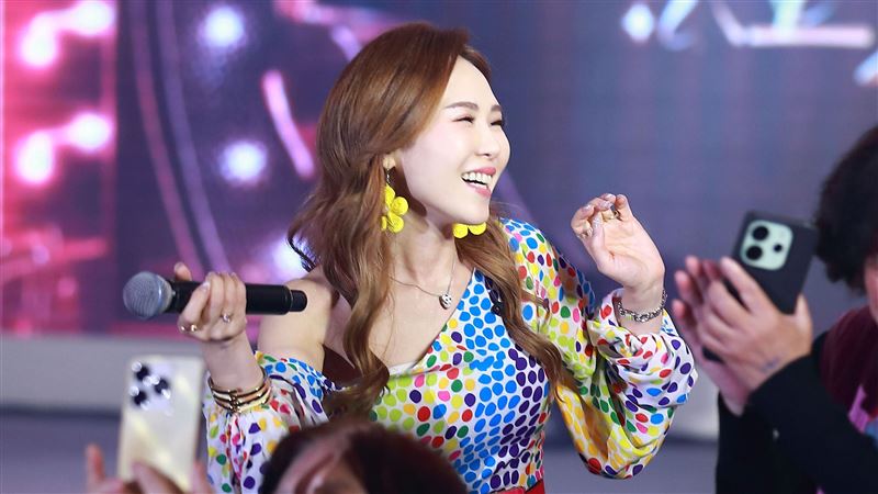 吳申梅開唱，老公在台下力挺。（圖／喜上梅梢娛樂 提供）