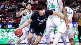 曾祥鈞繳出11分、12籃板的雙十表現。（圖／富邦勇士球團提供） 