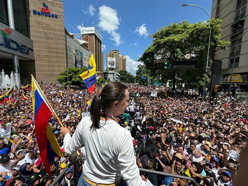 川普認為遭馬杜洛迫害、得到諾貝爾和平獎肯定的委內瑞拉反對派領袖馬查多的支持度不夠，要當領導人很困難。（翻攝自臉書María Corina Machado）