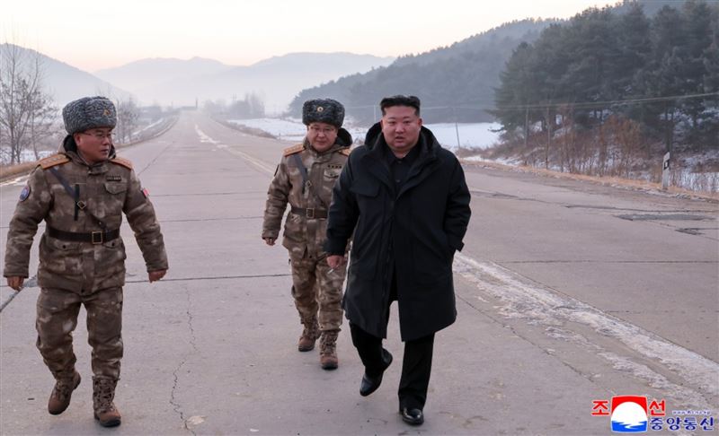 北韓2026首度射彈，官媒證實「測試極音速飛彈」，由金正恩親自督導。（圖／翻攝自北韓中央通信社網頁kcna.kp）