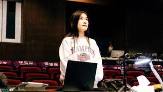 小嫻飽受喪母之痛執導公演　經紀人回應了