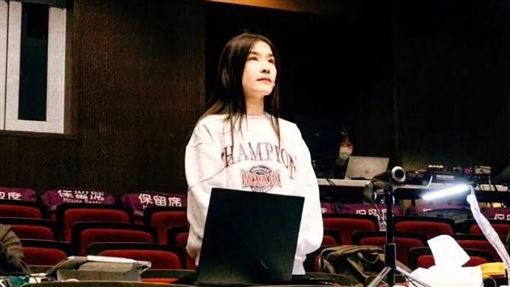 小嫻飽受喪母之痛執導公演　經紀人回應了