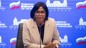 川普4日便警告，臨時總統羅德里格斯須聽從美國的話，否則將付出代價。（圖／翻攝自X平台 @AlertaMundoNews）