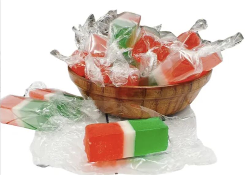 大批網友勾起兒時回憶，分享小時候吃三色糖方式。（圖／翻攝Dcard）