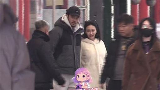 男星甜牽大7歲富婆　女方欠稅千萬未還