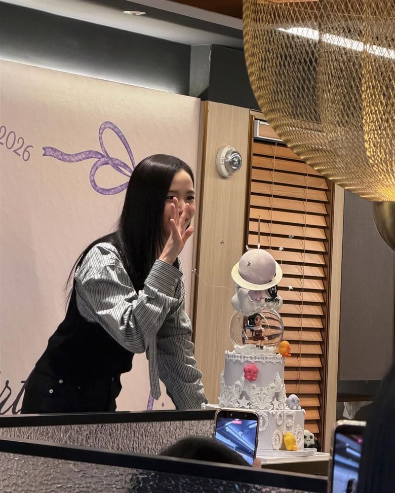 Jisoo請粉絲吃海底撈過31歲生日。（圖／翻攝自IG @sooyaaa__）