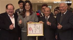 國民黨主席鄭麗文率副主席致送王金平最高顧問聘書（圖／翻攝畫面）