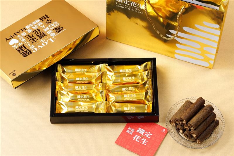 貓茶町「鐵定花生」鐵觀音花生蛋捲以木柵鐵觀音茶為靈魂，低溫烘焙後研磨入蛋捲皮，保留茶葉最原始的清香。（圖／品牌業者提供）