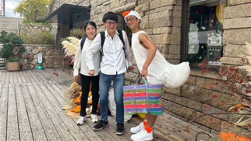 浩子用盡所有現金　在古巴機場跟路人要錢