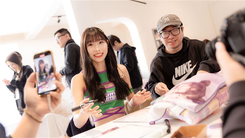 幼保系轉跑道！小魔女靜靜勇闖啦啦隊舞台