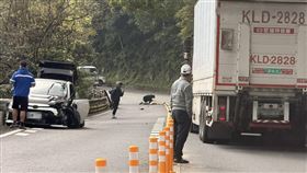 一輛紅牌重機行經北宜公路29.6公里一處彎道時，不明原因跨越雙黃線，與對向一輛自小客車發生碰撞。