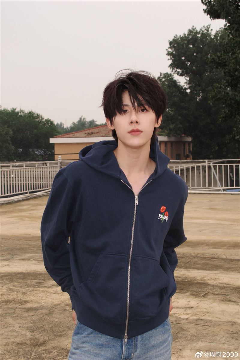 中國男星周奇被爆料劈腿。（圖／翻攝自微博）