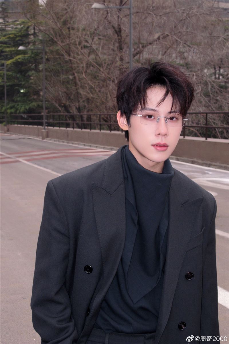 中國男星周奇被爆料劈腿。（圖／翻攝自微博）