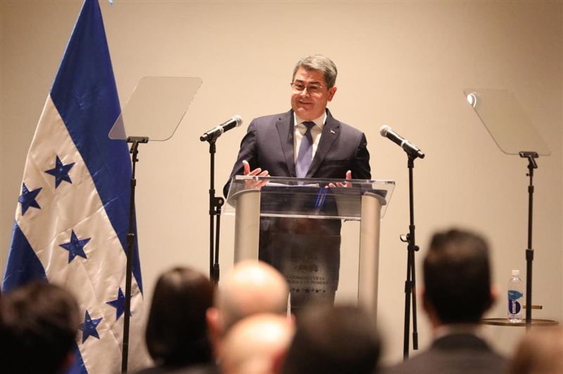 反戰組織批評，前宏都拉斯總統葉南德茲因涉販毒被判刑，美國卻在該國大選前夕放了他。（圖／翻攝自臉書Juan Orlando Hern&aacute;ndez）