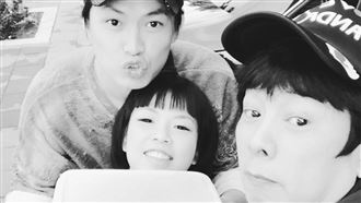 怕曹西平過年孤單！黃鐙輝曾教孩子叫阿公