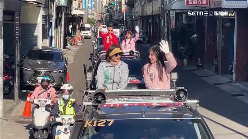 初選最後衝刺，準備車隊掃街一步一腳印，邱議瑩把握拜票時間，用最大誠意來打動選民的心