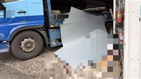 新北,深坑區,送貨司機,鋼板,頭部破裂,鐵工廠。（圖／翻攝畫面）