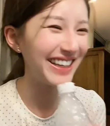 網友認為趙露思不尊重原創音樂與歌手，留言批評「過於油膩」。（圖／翻攝自趙露思小紅書）