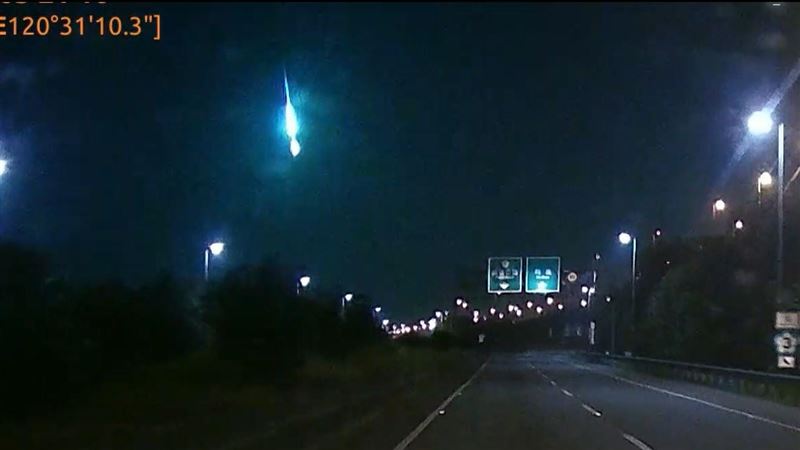快許願！目睹巨大流星爆藍光　他直呼幸運