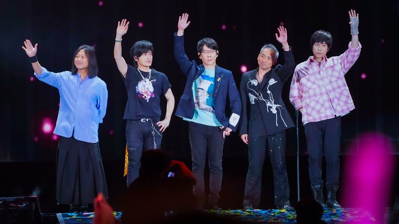 蔡依林快看！五月天開唱「突cue大蟒蛇」