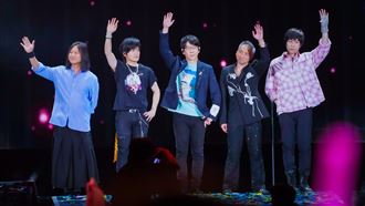 蔡依林快看！五月天開唱「突cue大蟒蛇」