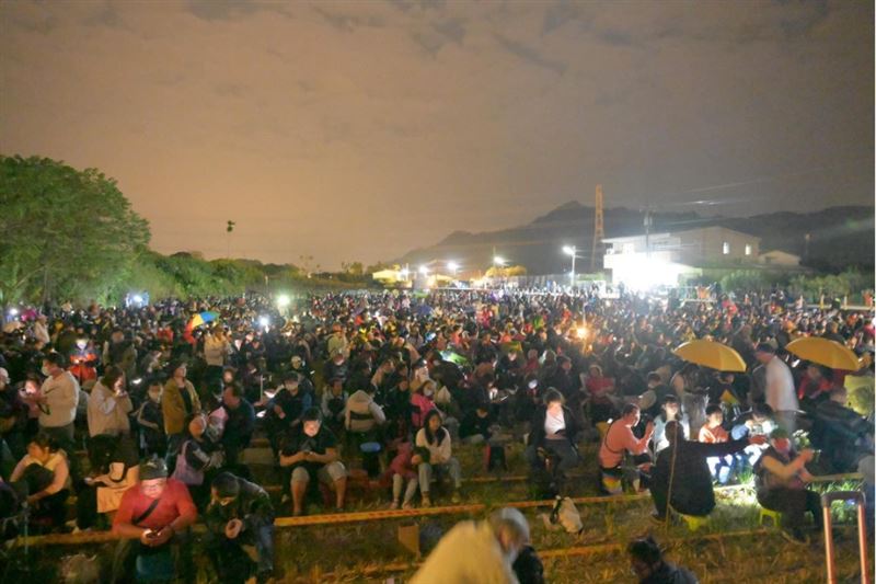 信眾漏夜排隊。（圖／翻攝自竹山紫南宮粉絲專頁）