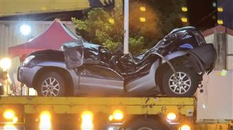 台東休旅車遭連2撞「對折成V型」釀1死2傷
