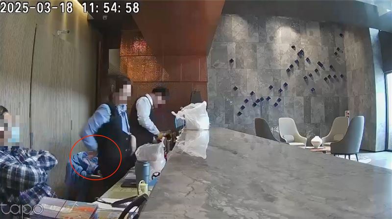 女秘書遭陳姓主委拍碰臀部。（圖／民眾提供）